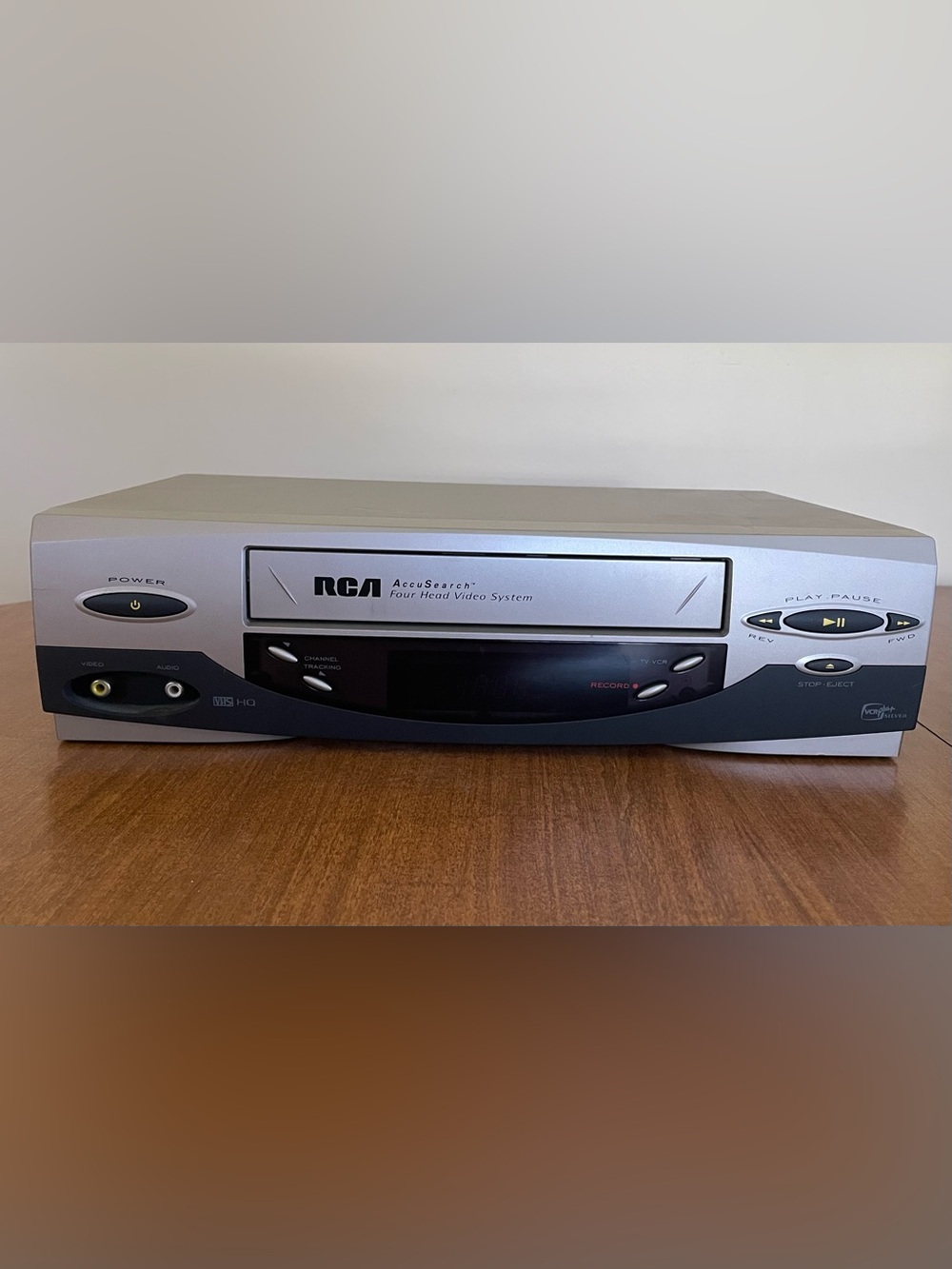 RCA VCR VR556 AccuSearch Four Head Video System